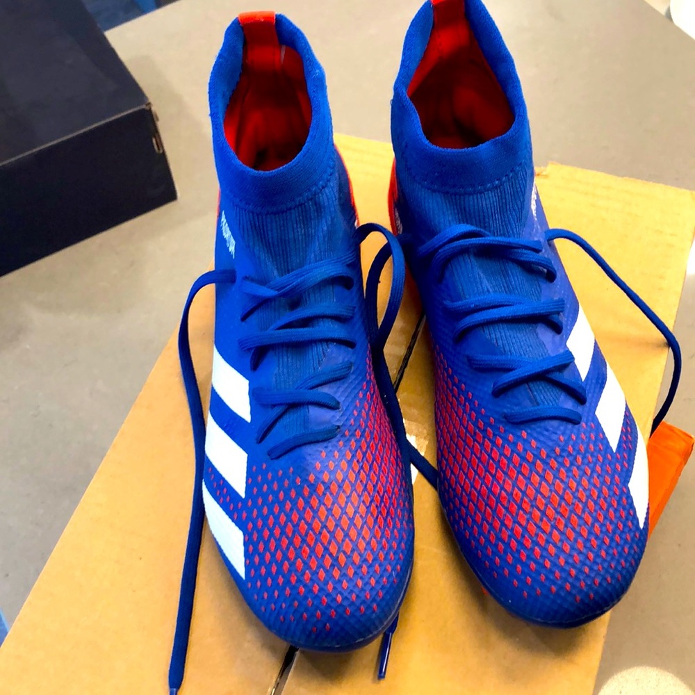 Adidas Predator  Men’s Size 9